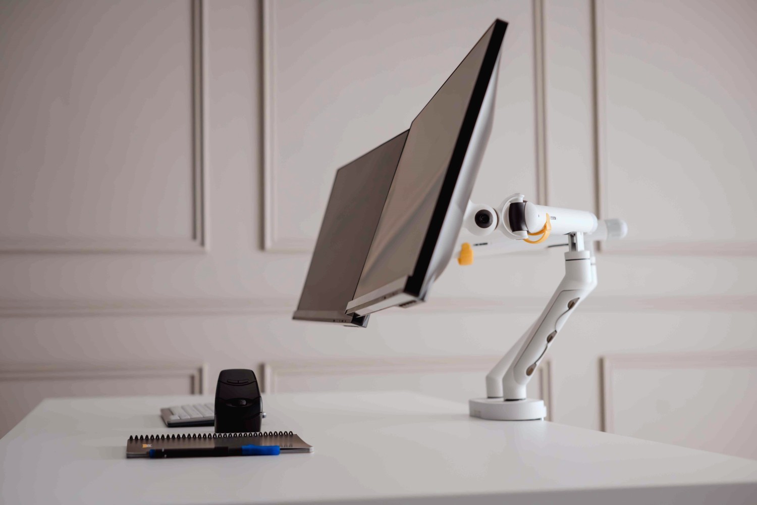 BNEBFDW BAKKER BE Flexible Monitorarm