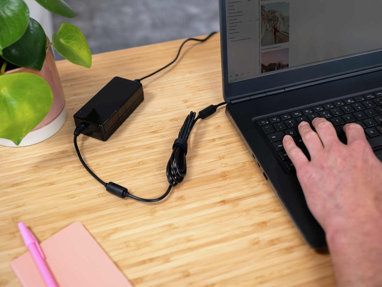 22142 TRUST Primo USB Ladegeraet 19,0 V