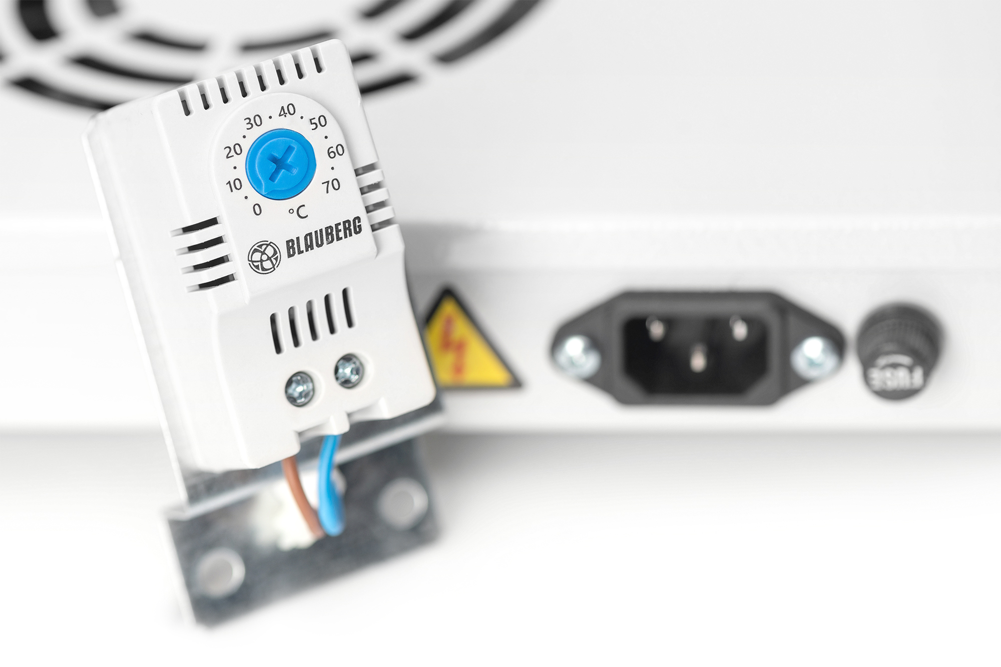 DIGITUS Dachlüftereinheit 19-2 Lüfter, Thermostat, Grau