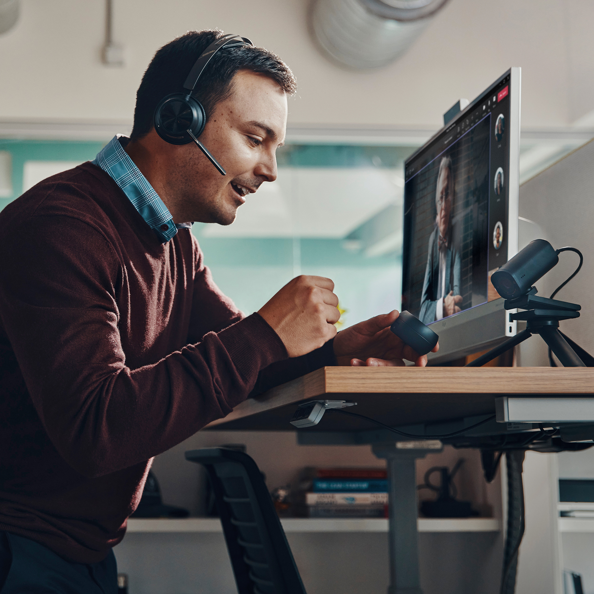 Poly BT Headset Voyager Focus 2 UC USBCA Teams