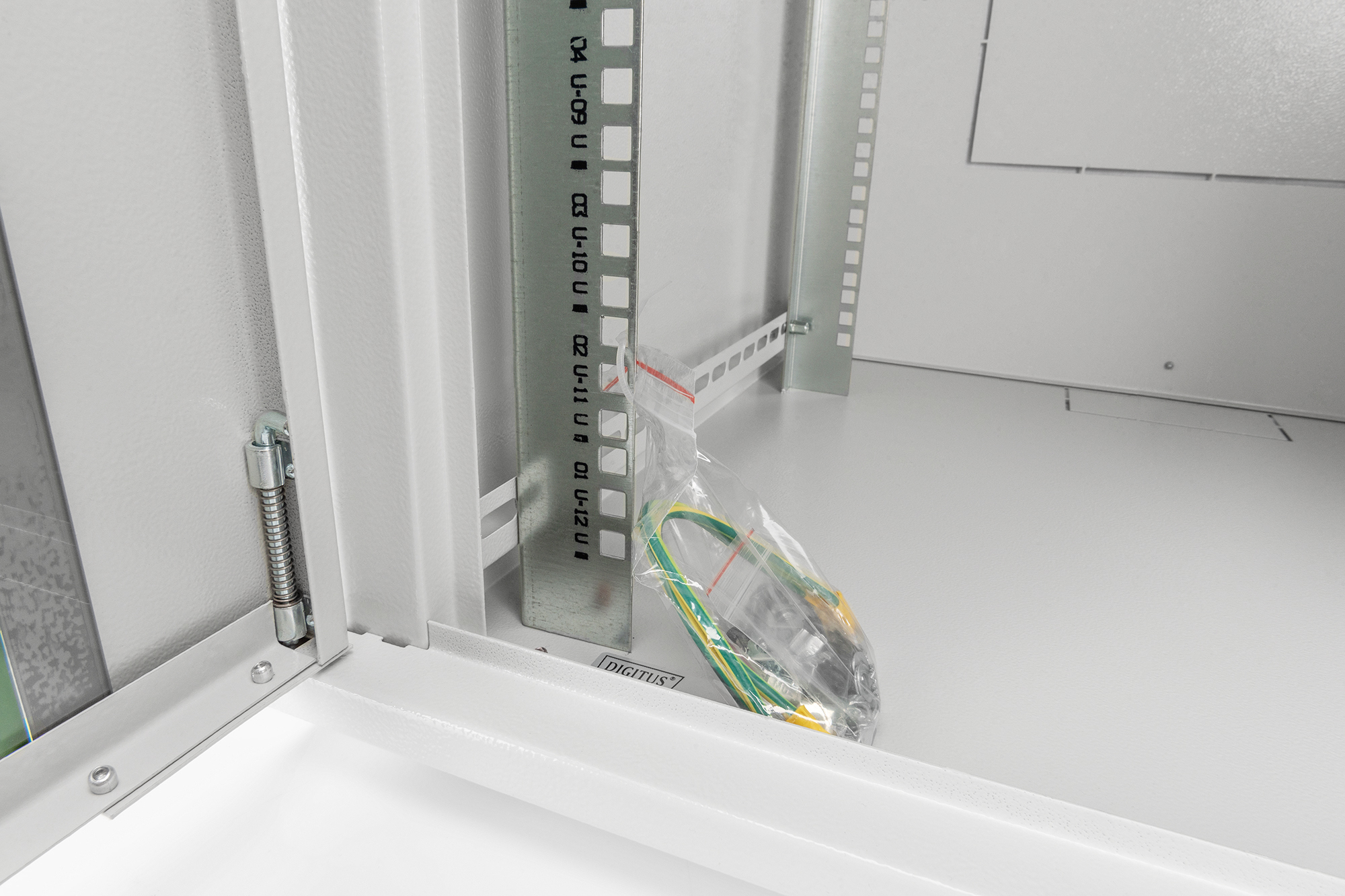 DIGITUS 12HE Wandgehaeuse Dynamic Basic 638 40x600x600mm Farbe Grau RAL 7035 inkl. hinterer Profilschienen