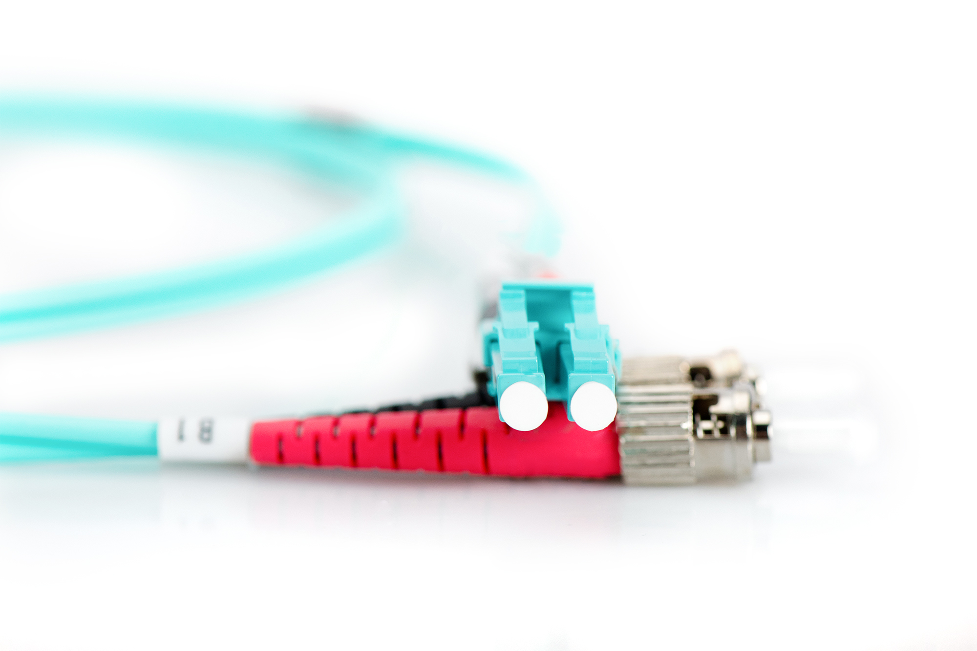DIGITUS LWL Patchkabel LC zu ST Multimode 50/125 m Duplex Länge 2m Klasse OM3