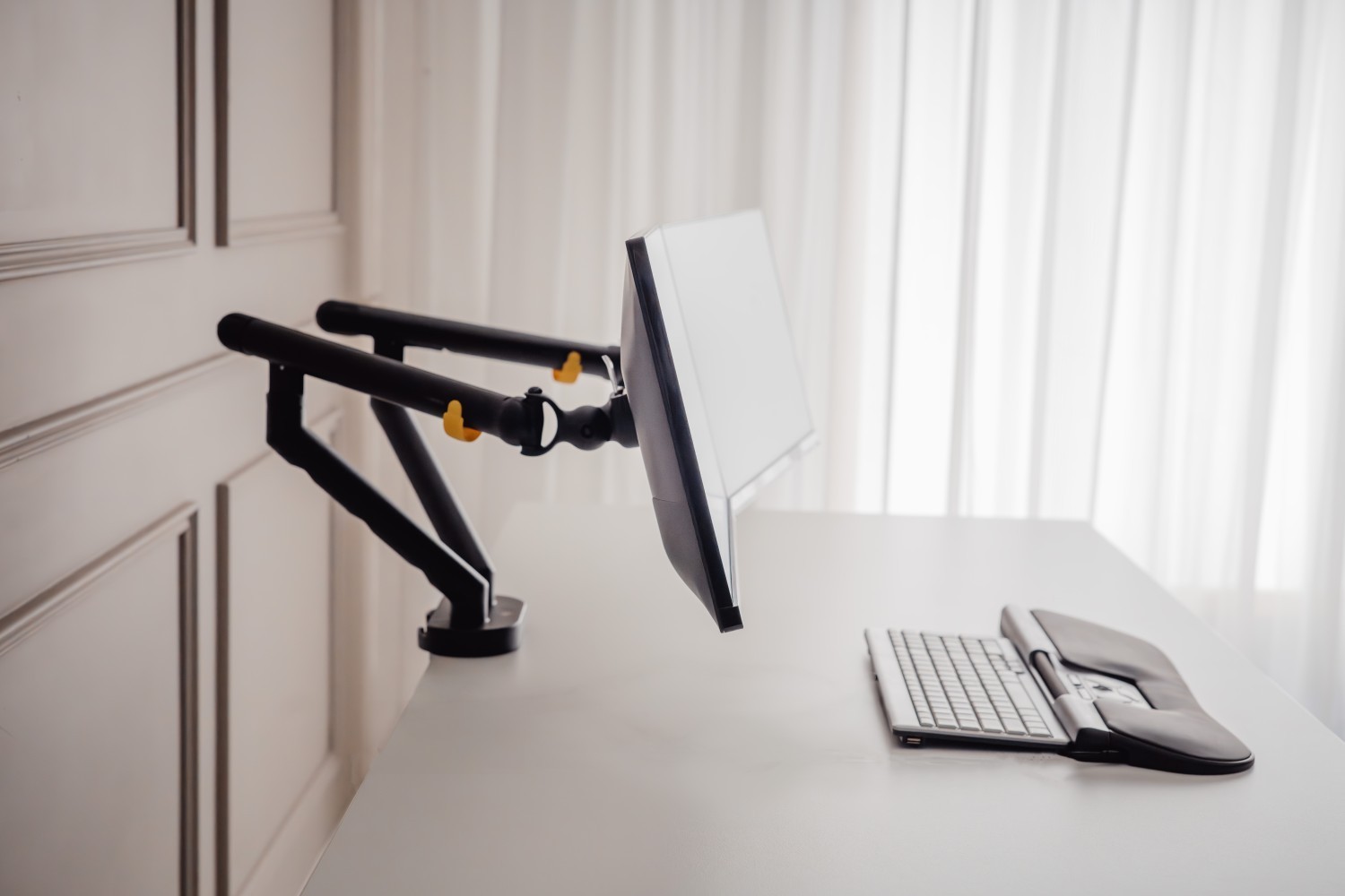 BNEBFDB BAKKER BE Flexible Monitorarm