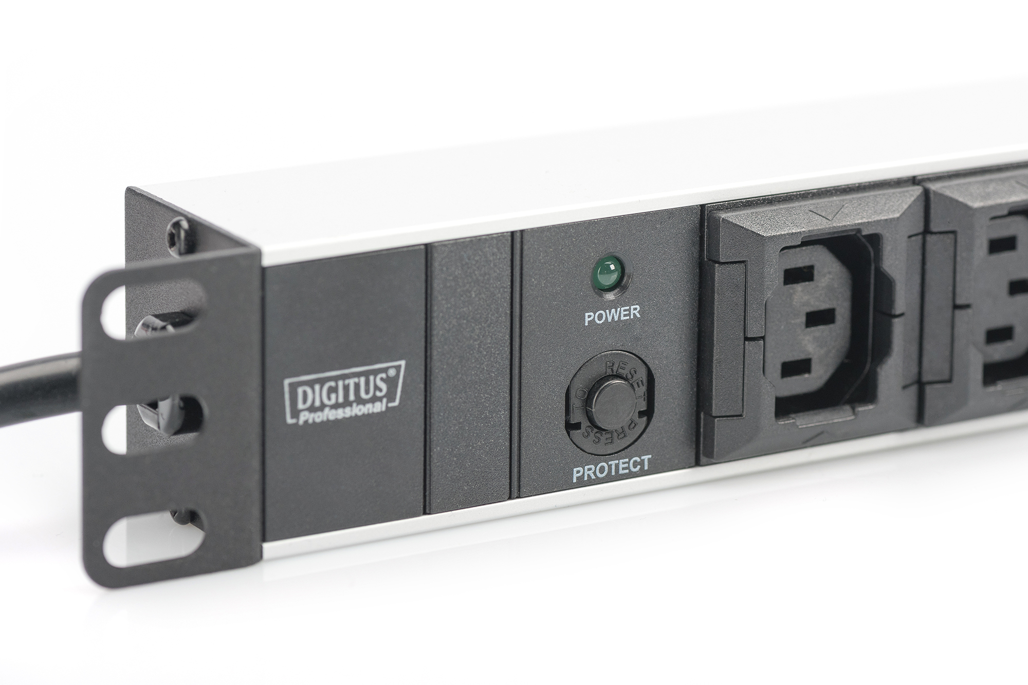 DIGITUS 48,3cm 19Zoll Steckdosenleiste 10fach schwarz 10A 2500W Alu Profil Ueberlastschutz C14 Stecker als Zuleitung