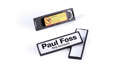 25 DURABLE Clip Card Namensschilder mit Magnet 6,7 x 1,7 cm