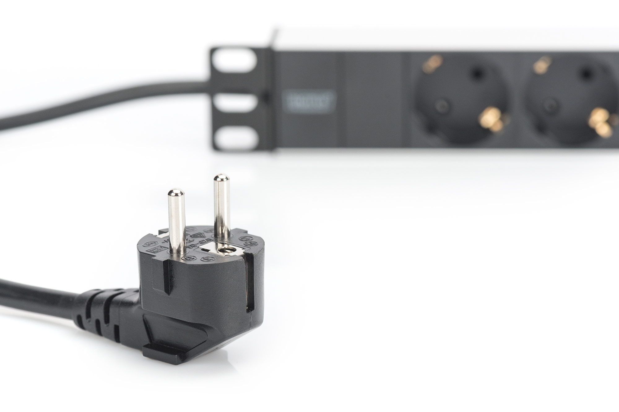 DIGITUS Steckdosenleiste Aluprofil 3fach Schuko 2m