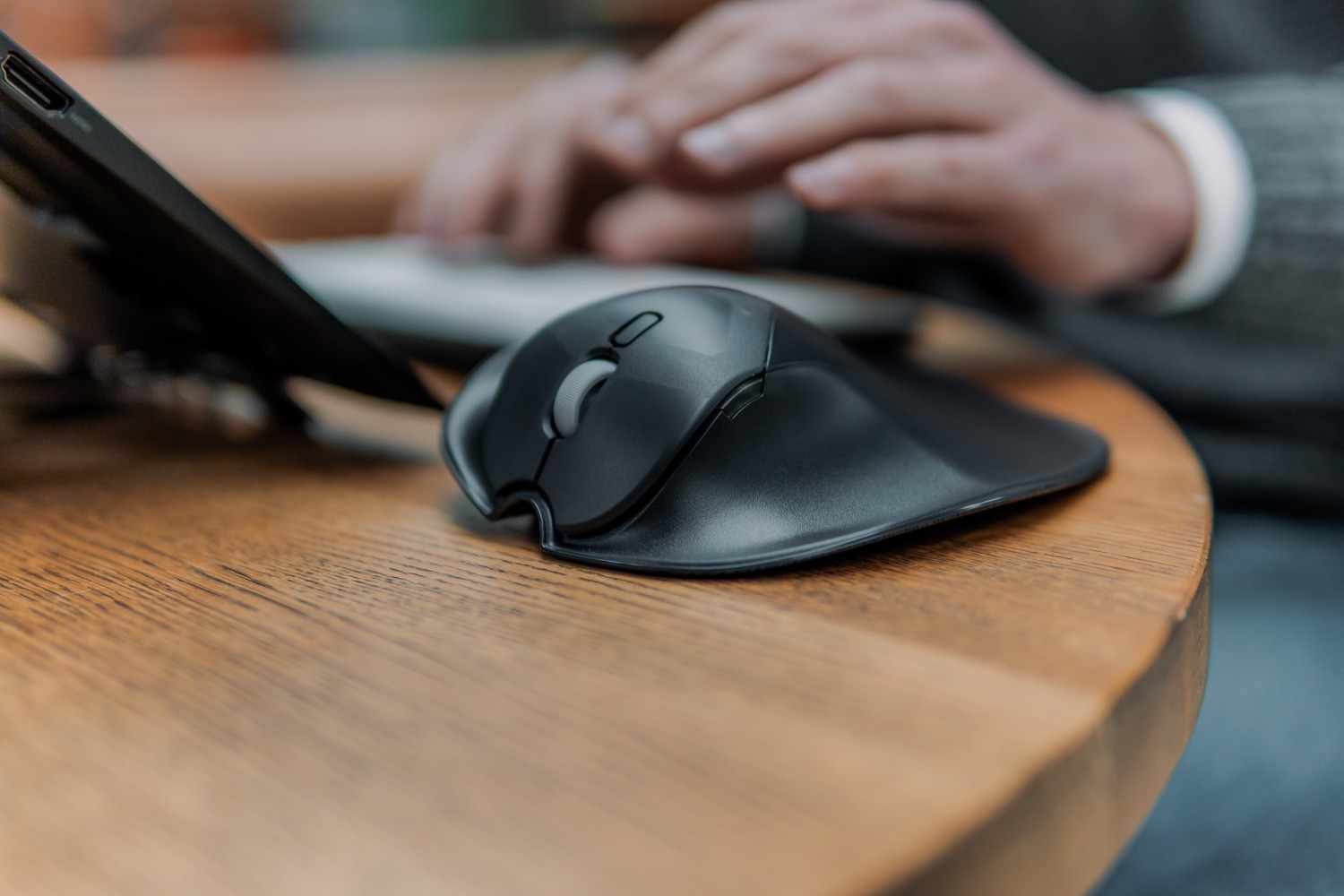 BakkerElkhuizen HandShoeMouse Shift Medium Wireless Maus ergonomisch