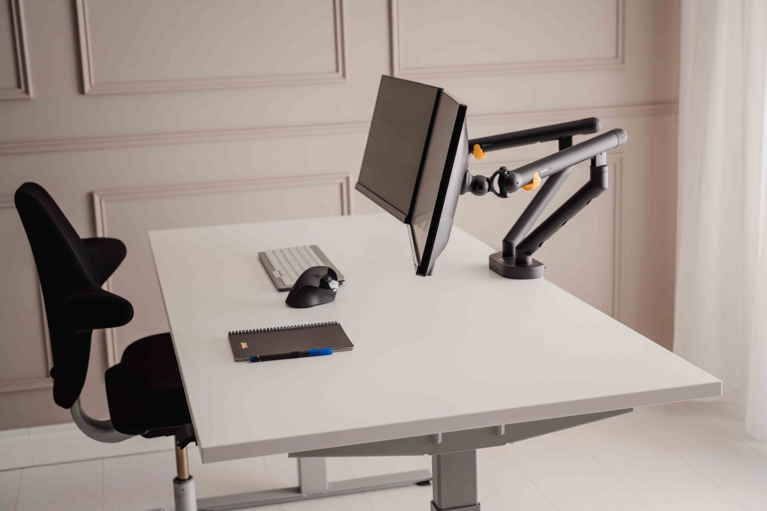 BNEBFDDG BAKKER BE Flexible Monitorarm