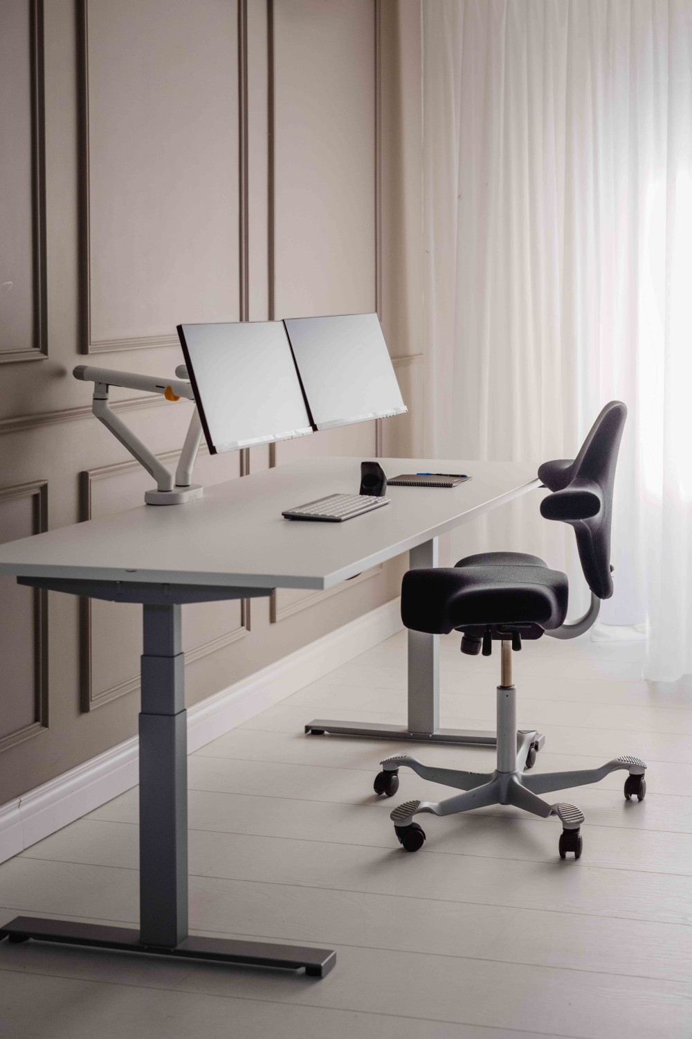 BNEBFDW BAKKER BE Flexible Monitorarm
