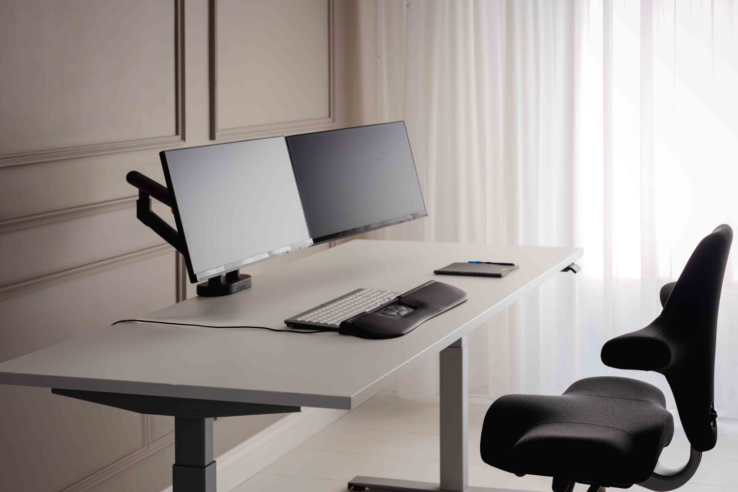 BNEBFDB BAKKER BE Flexible Monitorarm
