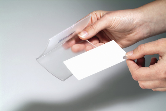 25 DURABLE Click Fold Namensschilder mit Kombiklemme 7,5 x 4,0 cm