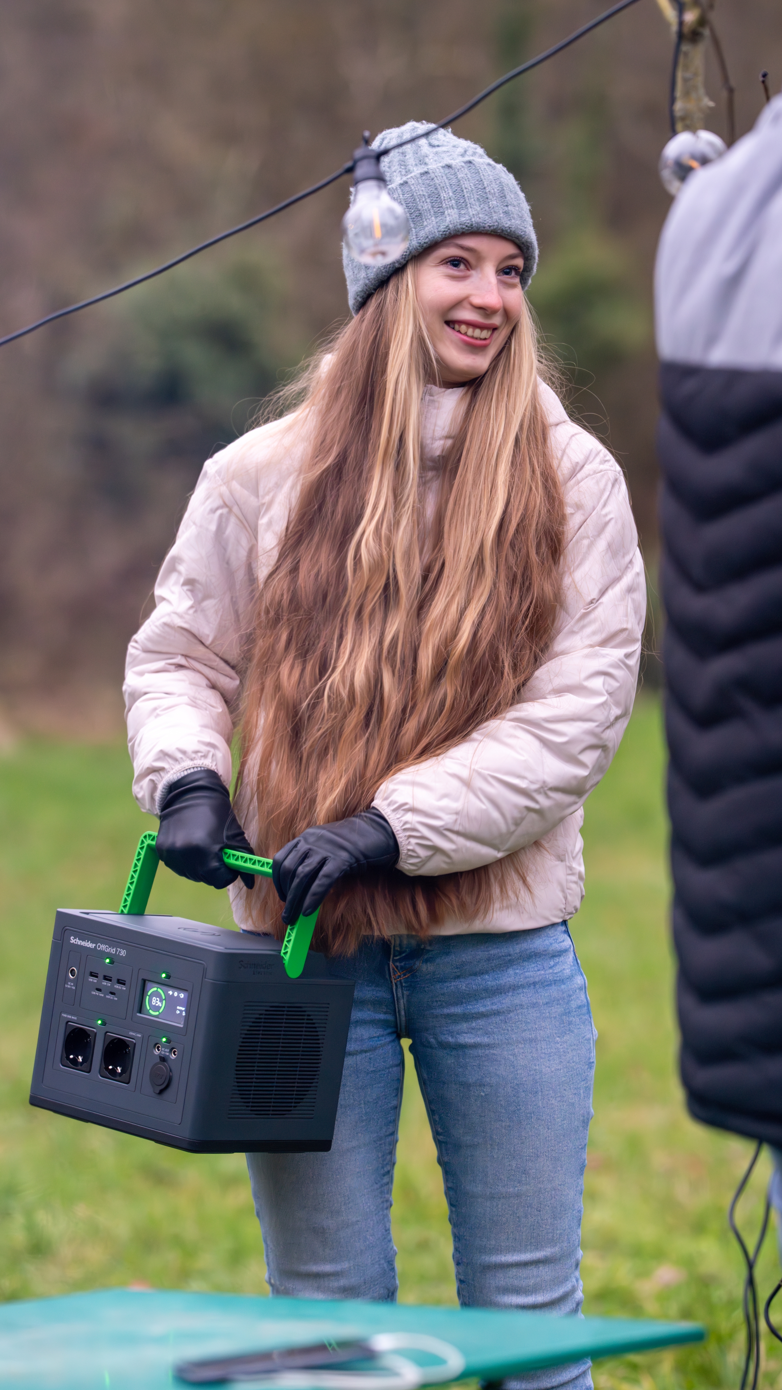 APC Schneider OffGrid Power Station 730 LCD Lithium‑Ionen kabelloses Laden
