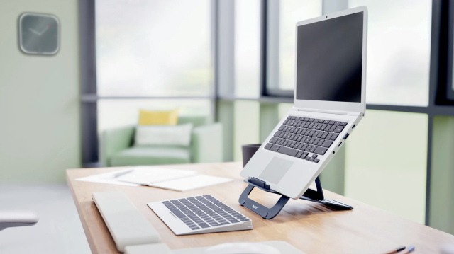 AKTION LEITZ LaptopStänder Ergo Ultraflach dunkelgrau mit Prämie nach Registrierung