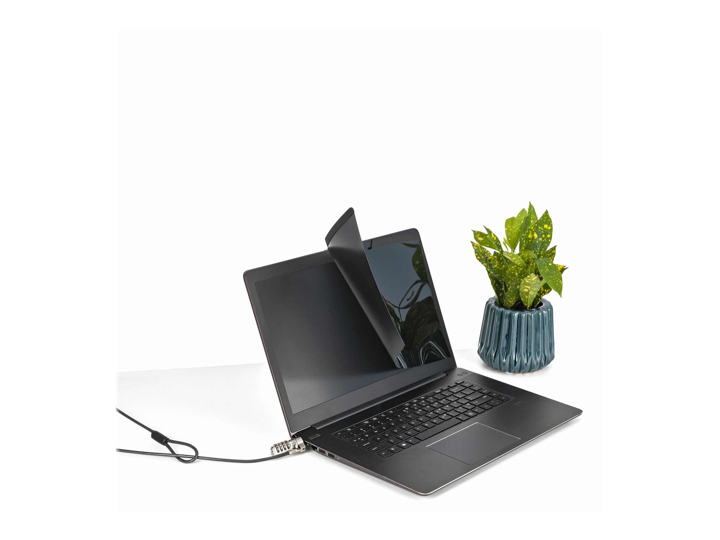 STARTECH.COM 15inch Laptop Privacy Screen Matte or Glossy Anti Blue Light 30+/- Degree Viewing Magnetic Attachment PRIVSCNLT