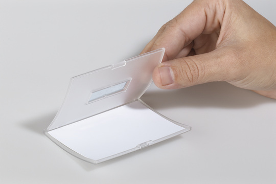 25 DURABLE Click Fold Namensschilder mit Kombiklemme 7,5 x 4,0 cm