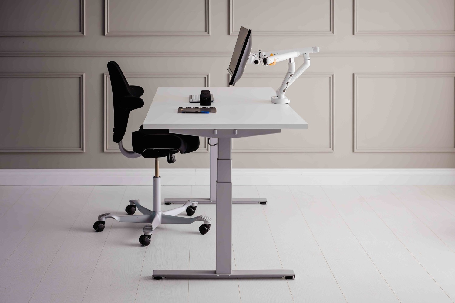 BNEBFDW BAKKER BE Flexible Monitorarm