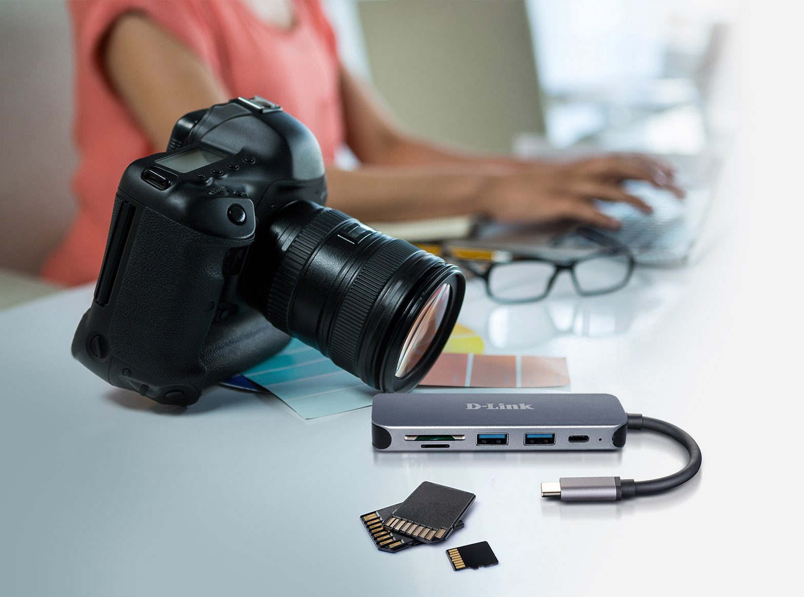 DLINK DUB2325 5in1 USBCHub mit Kartenleser 2x SuperSpeed USB30 1x USBC Thunderbolt 3 1x SDmicroSDSDHCSDXC Slot