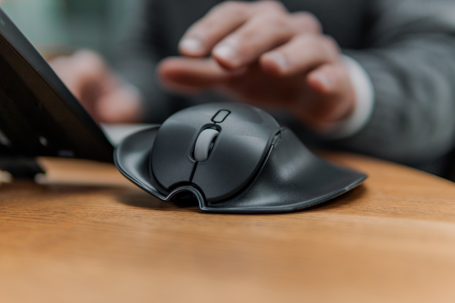 BakkerElkhuizen HandShoeMouse Shift Medium Wireless Maus ergonomisch