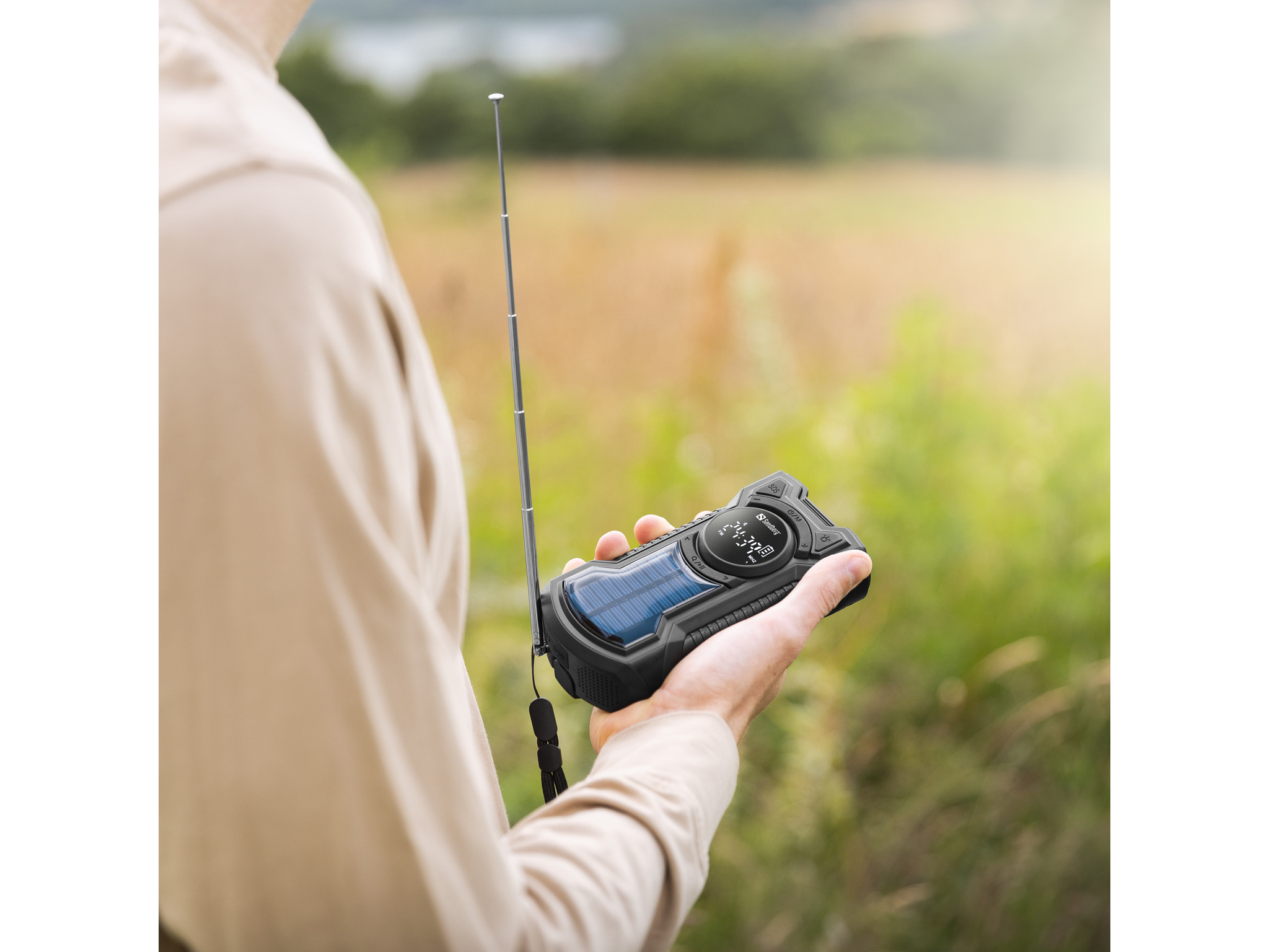 42103 SANDBERG Survivor Radio AIO