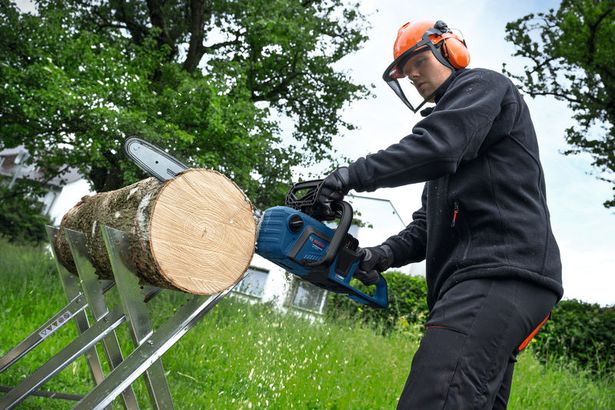 Bosch AkkuKettensaege GKE 18V40