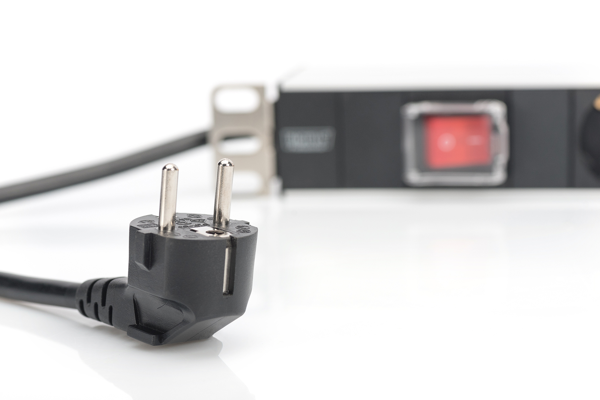 DIGITUS Steckdosenleiste Aluprofil Schalter 7fach Schuko 2m