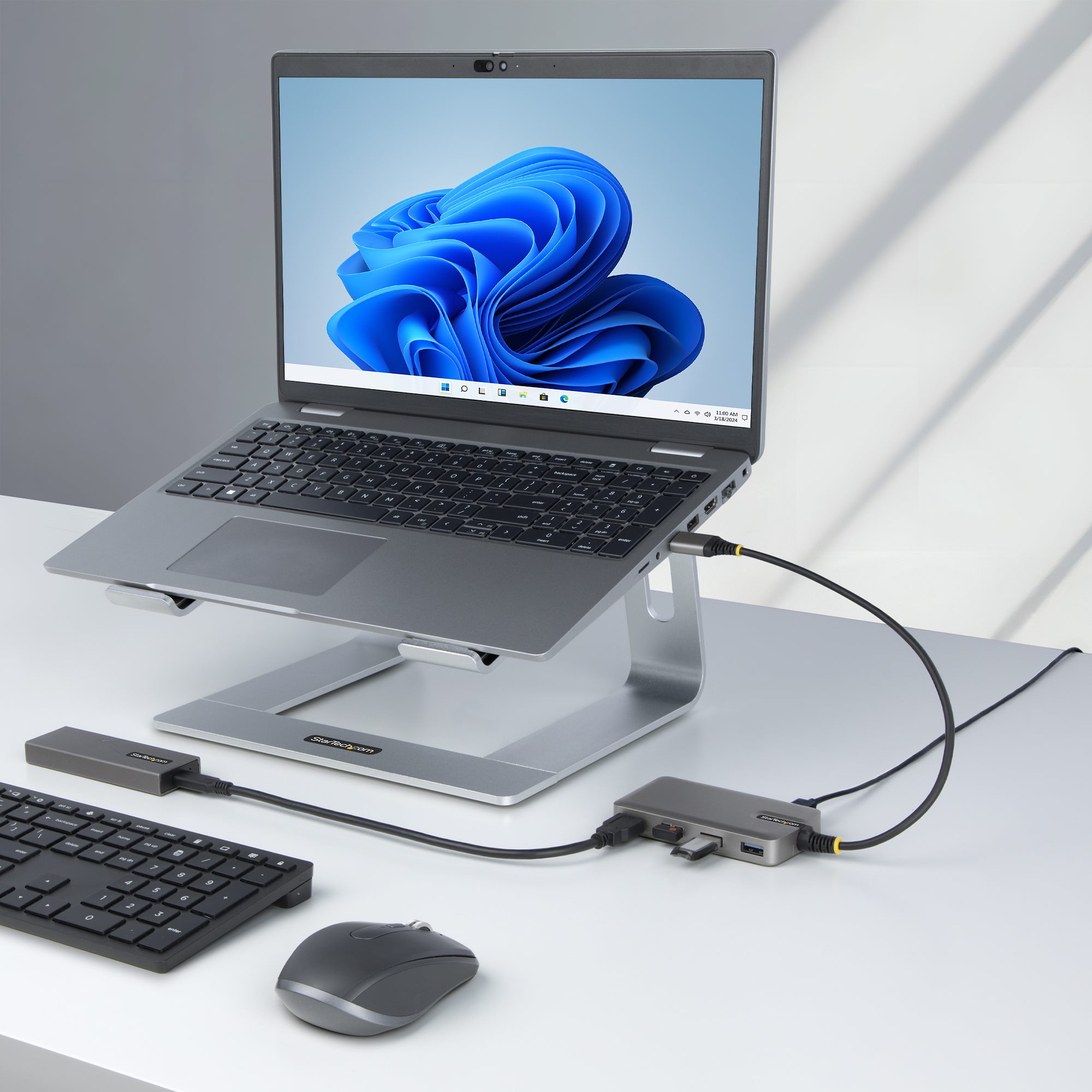 STARTECHCOM 4Port USBA Hub 5Gbps Busbetrieben Typ A auf 4x USBA 30 Hub USBCNetzteil Port Mini ReisehubVerteiler USB Splitter