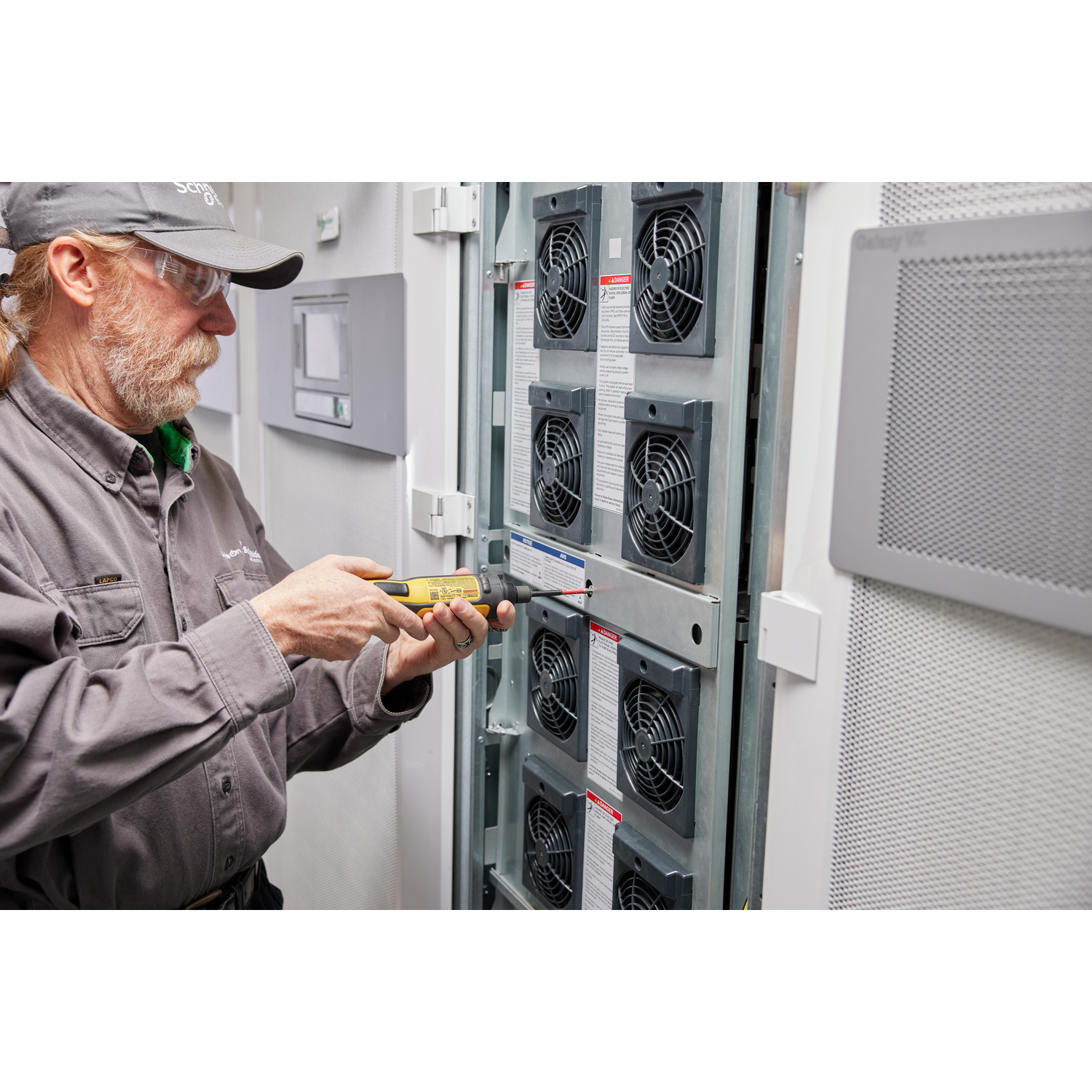 2 Jahre Onsite Garantieerweiterung fuer Symmetra PX 128kW mit PDU/XR