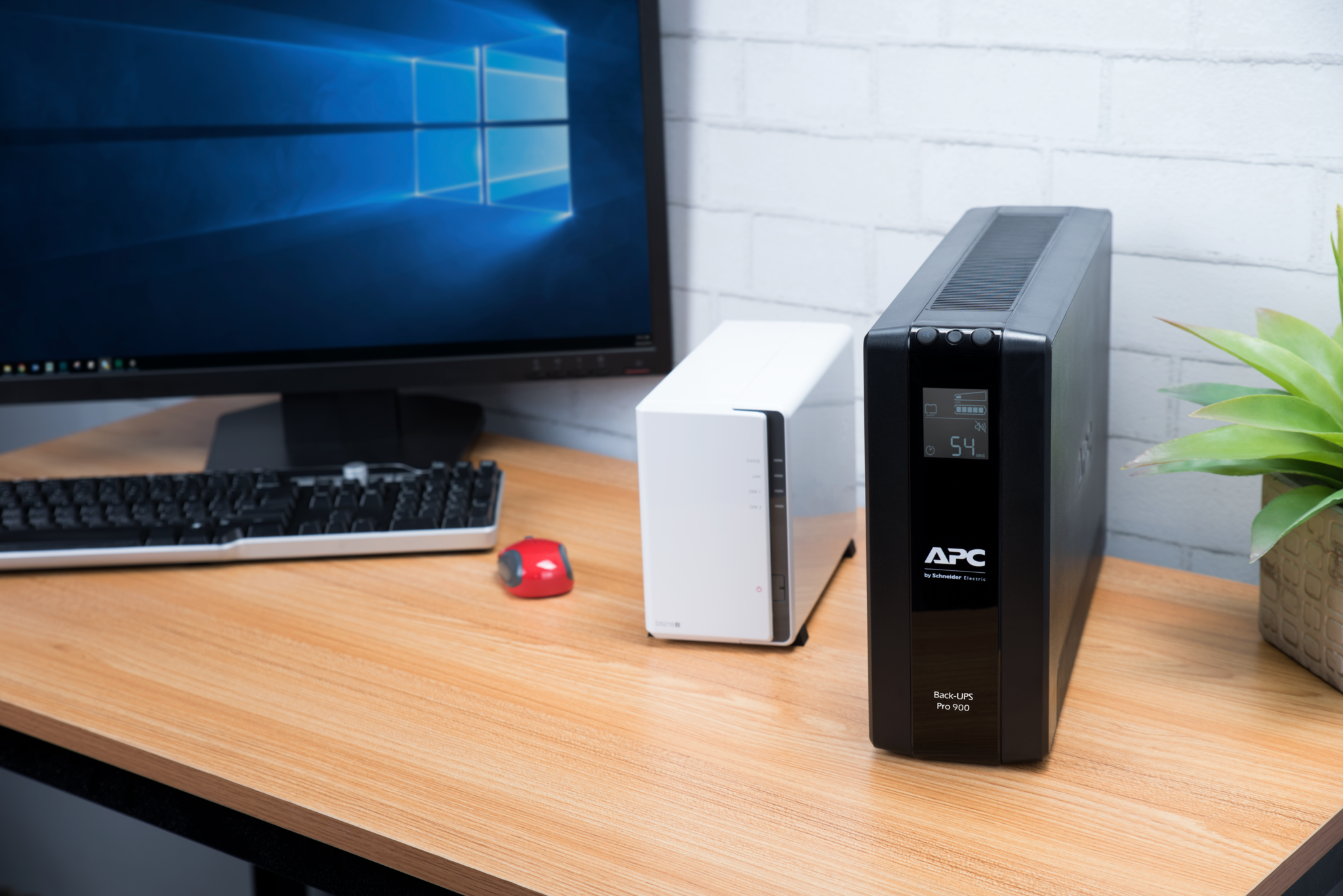 APC BackUPS Pro BR900MI UPS AC 230V 540Watt 900VA USB output connectors 6 Black